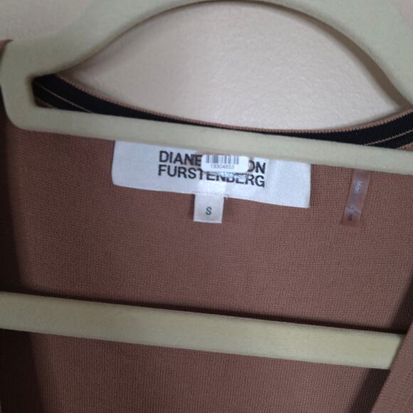 Diane Von Furstenberg Long Sleeve Ponte Wrap Dress in Tan Size S - Picture 7 of 8